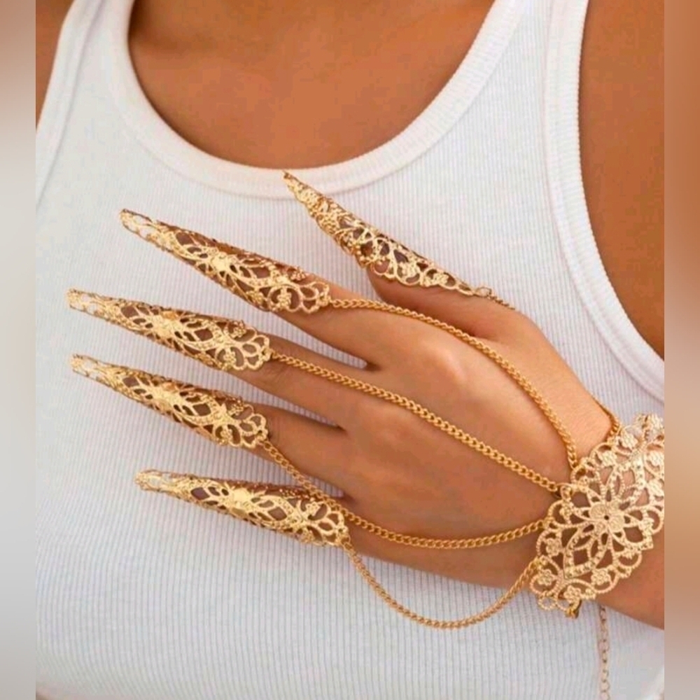 Gothic Finger Chain Bracelet – Claw Hand Chain Jewelry Statement Accessory